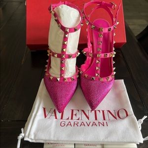 Great condition pink beaded pumps. Used once